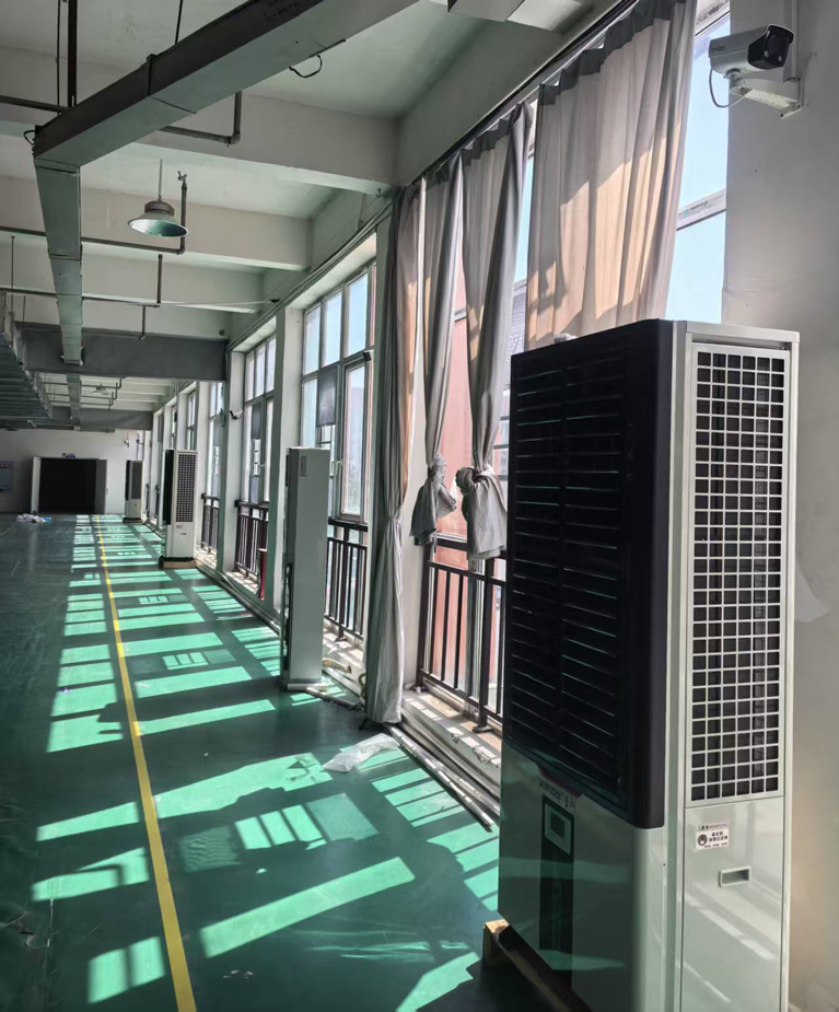 制衣廠整體降溫，應用蒸發冷省電空調-立式軸流雙風口機組